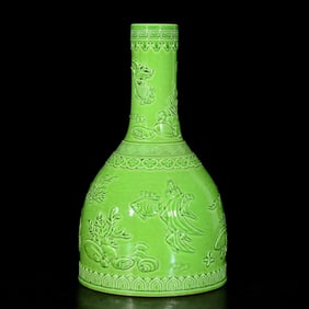 An Exquisite Green Glazed Fish and Algae Pattern Vase