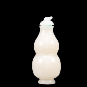 An Exquisite White Jade Gourd-Shaped Vase