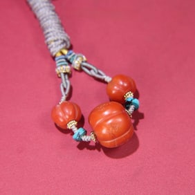 An Exquisite Agate Pumpkin-Shaped String of beads