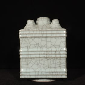 An Exquisite Guan yao Celadon Glazed Vase