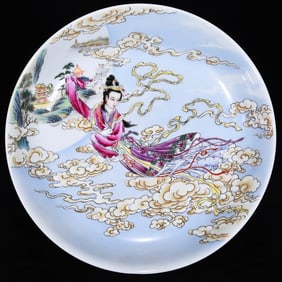 An Exquisite Famille-Rose Auspicious Cloud and Figure Pattern Plate