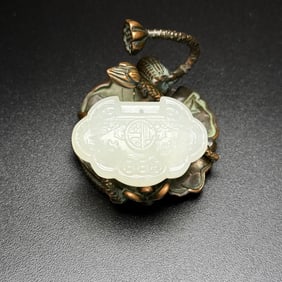 An Exquisite White Jade Fu-Character Lock-Shaped Pendant