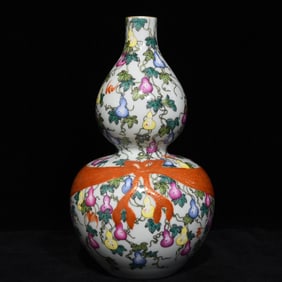 An Exquisite Famille-Rose Painted Gold Bats and Gourd Pattern Gourd-Shaped Vase