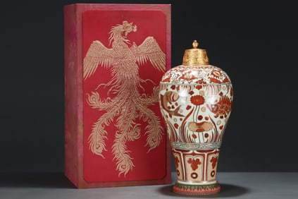 A Huge Iron-Red Glazed Painted Gold Fish and Algae Pattern Vase,With Gilt Cover