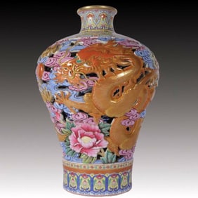 An Exquisite Enamel Carved Hollow Dragon and Phoenix Pattern Vase
