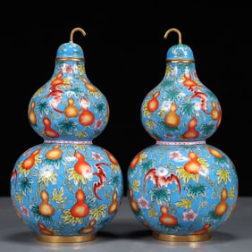 A Pair of Exquisite Painted Enamel Gourd and Bats Pattern Gourd-Shaped Vases