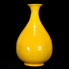 A Huge Yellow Glazed Auspicious Cloud and Dragon Pattern Vase