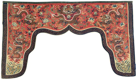 Palace tapestry with five dragon patterns and hanging accounts