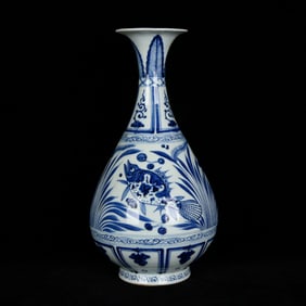 A Rare Blue and White Fish and Algae Pattern Vase