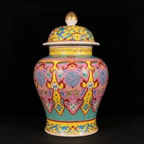 An Exquisite Enamel Shou-Character Flower Pattern Cover Jar