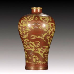 A Rare Iron-Red Painted Gold Dragon Pattern Vase