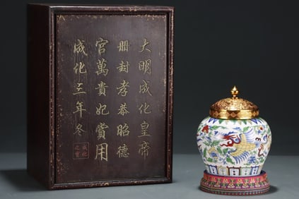 An Exquisite Doucai Lotus and Phoenix Pattern Jar,With Gilt Cover