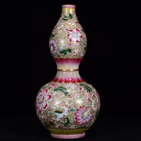 An Exquisite Enamele Painted Gold Flower Pattern Gourd-Shaped Vase