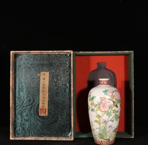 An Exquisite Enamel Painted Gold Flower and Bird Pattern Vase,With Poem