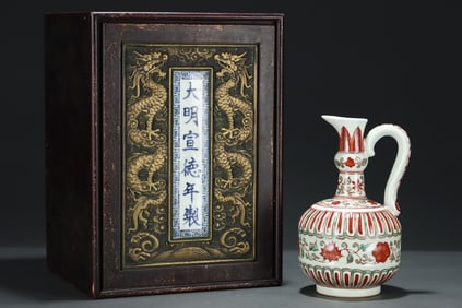 An Exquisite Red and Green Color Lotus Pattern Ewer