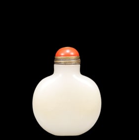 An Exquisite White Jade Snuff Bottle, Inlaid Gems