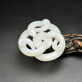 An Exquisite White Jade Dragon Pattern Pendant