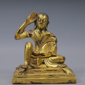 An Exquisite Gilt Bronze Statue of Figure