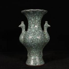 An Exquisite Ge yao Phoenix-Ears Vase