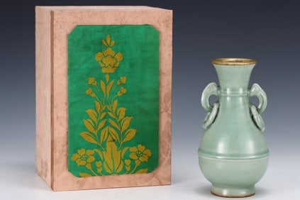 An Exquisite Longquan yao Celadon Glazed Cover with Gold Double-Ears Vase