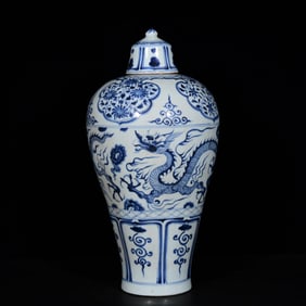 A Huge Blue and White Auspicious Cloud and Dragon Pattern Bottle
