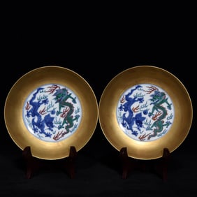 A Pair of Exquisite Doucai Gilt Auspicious Cloud,Crane and Dragon Pattern Plates