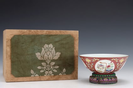 An Exquisite Famille-Rose Painted Gold Flower Pattern Bowl