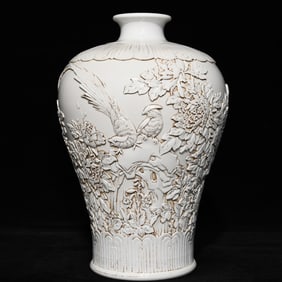 An Exquisite White Glazed Flower and Bird Pattern Vase