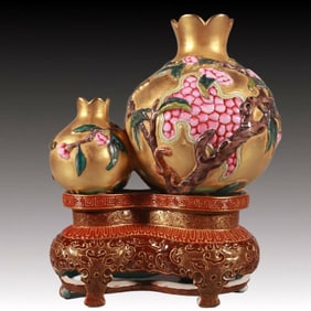 An Exquisite Enamel Gold Ground Carved Pomegranate Pattern Vase