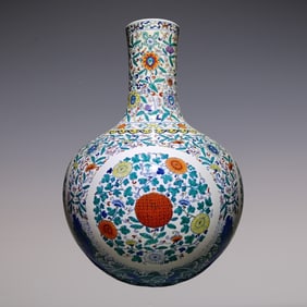 An Exquisite Doucai Lotus Pattern Eight Treasures Pattern Seawater Pattern Vase