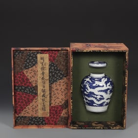 An Exquisite Blue and White Dragon and Phoenix Pattern Jar