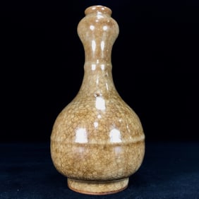 An Exquisite Guan yao Vase