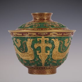 An Exquisite Enamel Green Ground Painted Gold Phoenix Pattern Bowl