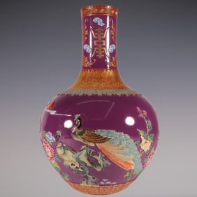 An Exquisite Enamel Painted Gold Bats and Peach Pattern Flower and Bird Pattern Vase