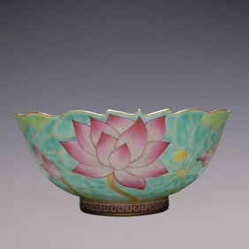 An Exquisite Enamel Flower Pattern Bowl