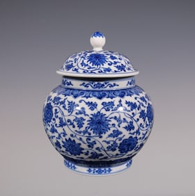 An Exquisite Blue and White Lotus Pattern Tea Caddy