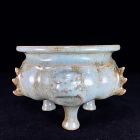 An Exquisite Ru yao Beast-Face Pattern Double-Ears and Tripod Censer