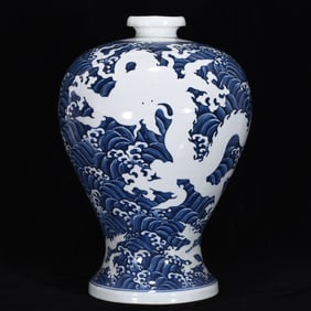 An Exquisite Blue and White Seawater Pattern Dragon Pattern Vase