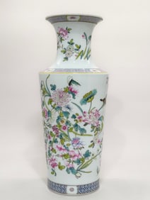 An Exquisite Famille-Rose Flower and Bird Pattern Vase