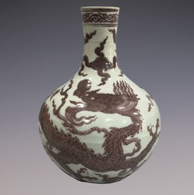 An Exquisite Chai yao Underglaze-Red Dragon Pattern Auspicious Cloud Pattern Vase