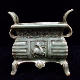 An Exquisite Long quan yao Lotus Pattern Double-Ears Censer