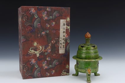 An Exquisite Green Glazed Tripod Censer