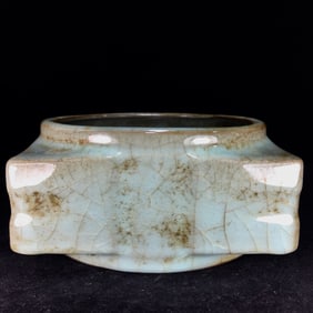An Exquisite Guan yao Brush Washer