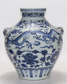 An Exquisite Blue and White Dragon Pattern Lotus Pattern Double-Ears Jar
