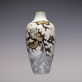 An Exquisite Ink Color Painted Gold Seawater Pattern Dragon Pattern Vase