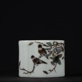 An Exquisite  Famille-Rose Flower and Bird Pattern Water Pot