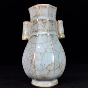 An Exquisite Guan yao Double-Ears Vase