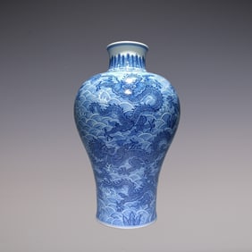 An Exquisite Blue and White Dragon Pattern Seawater Pattern Vase