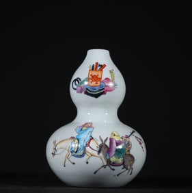 An Exquisite  Famille-Rose Character and Story Pattern Gourd-Shaped Vase