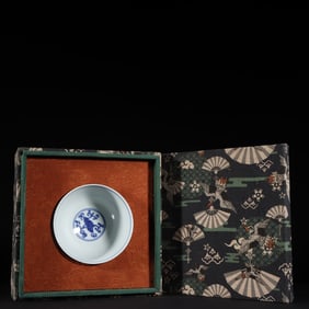 An Exquisite  Blue and White Dragon and Phoenix Pattern Lotus Pattern Bowl